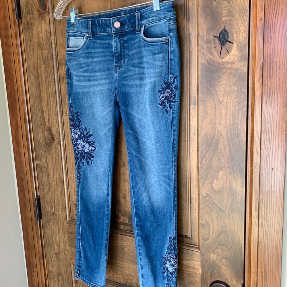 White House Black Market FLORAL Embroider SKINNY CROP Med Wash JEANS Pants SZ OO